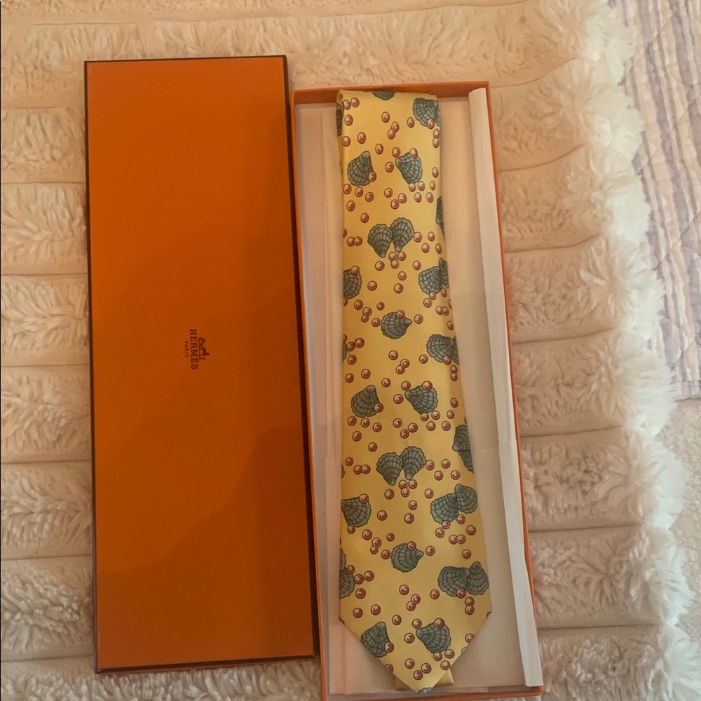 New worn brand new with box  Hermès Yellow Silk Tie with seashell Pattern.